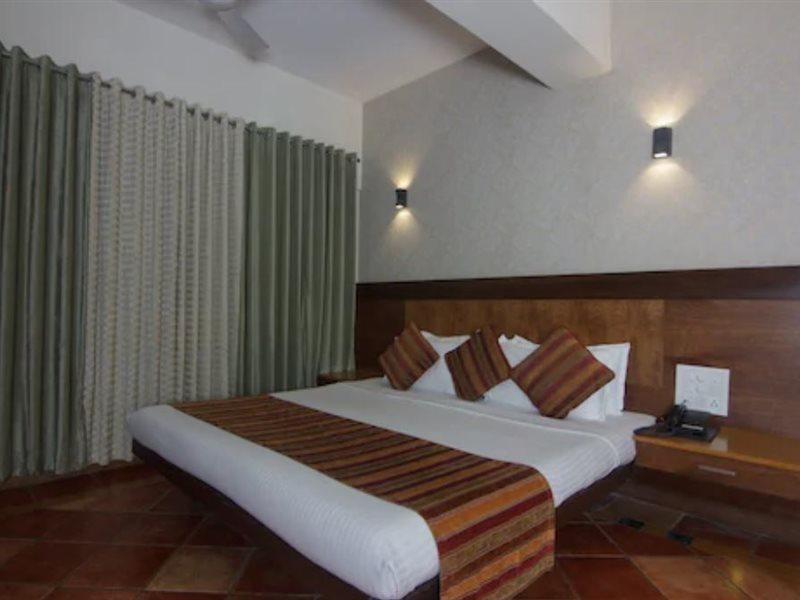 Hotel Chandralok Lonavala Exteriör bild
