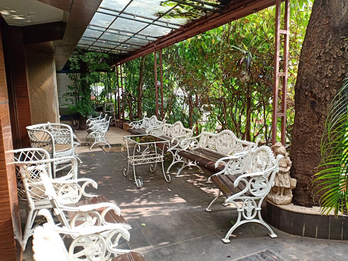 Hotel Chandralok Lonavala Exteriör bild