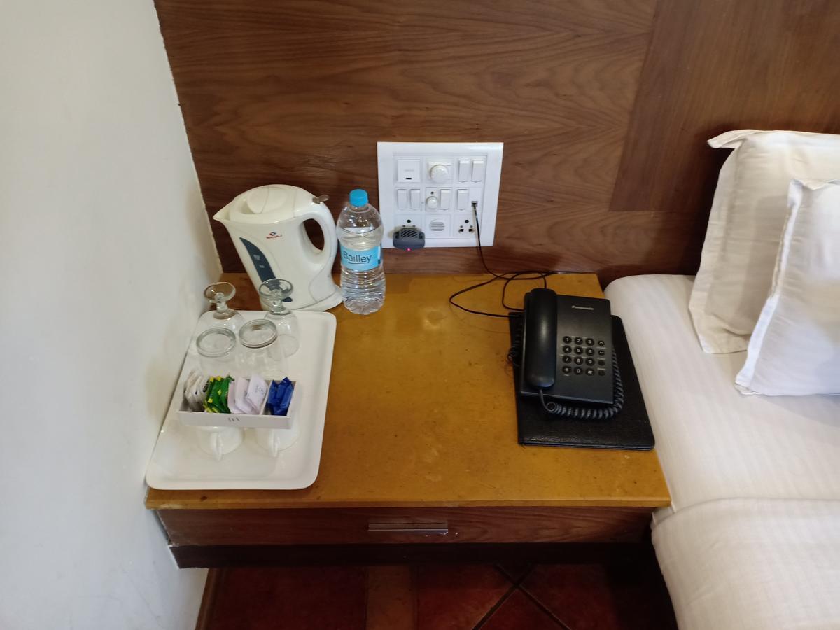 Hotel Chandralok Lonavala Exteriör bild