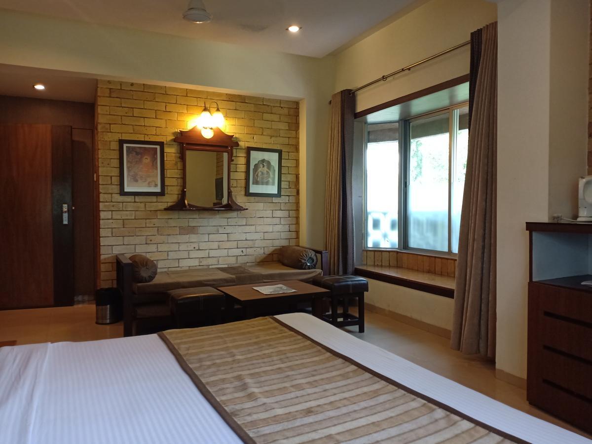 Hotel Chandralok Lonavala Exteriör bild