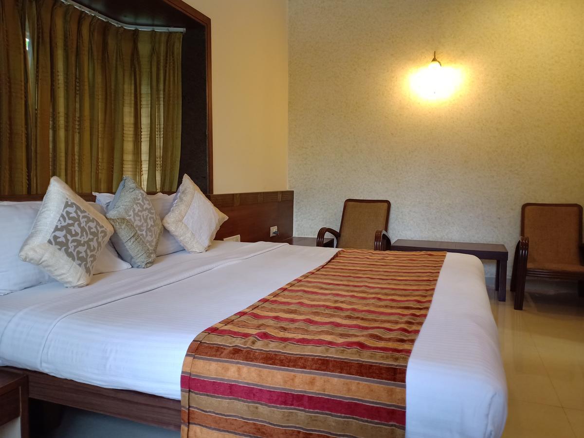 Hotel Chandralok Lonavala Exteriör bild