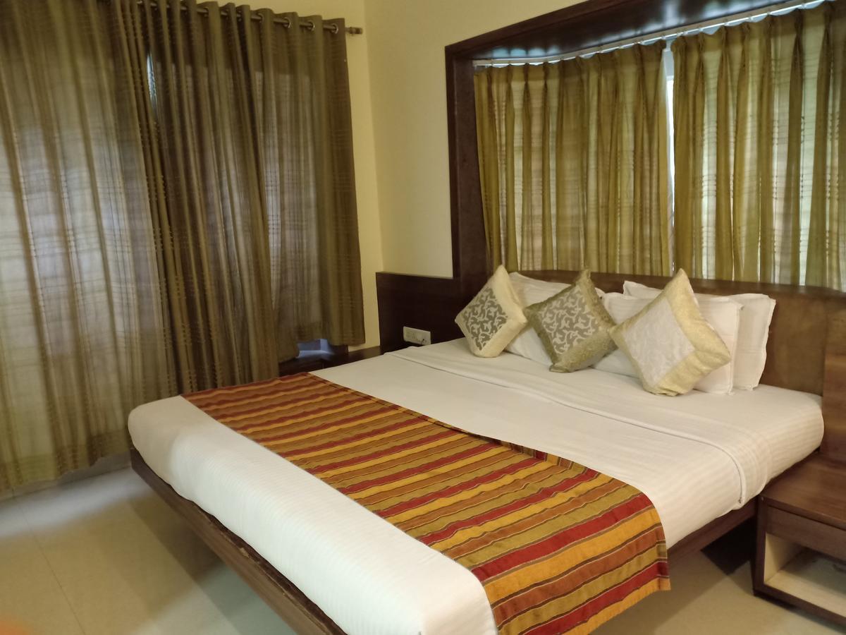 Hotel Chandralok Lonavala Exteriör bild