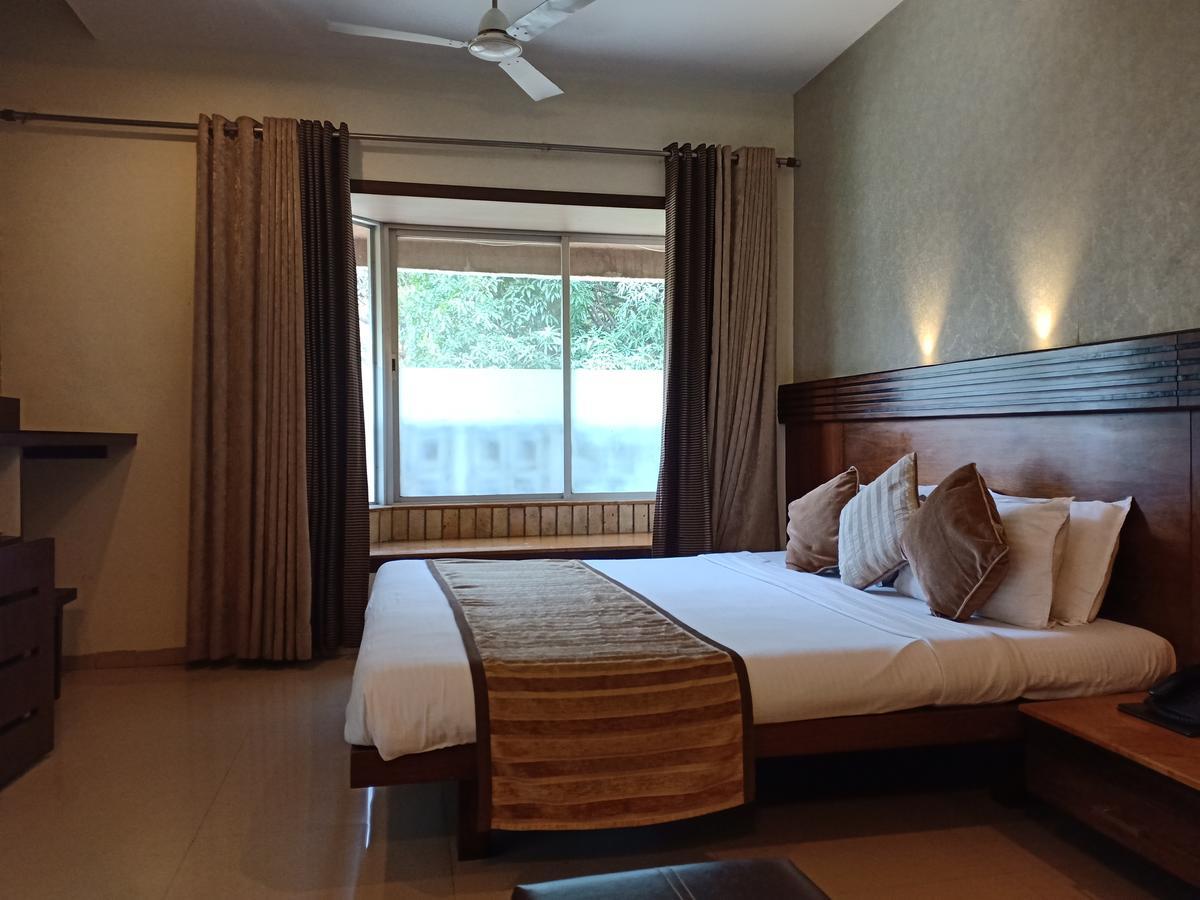 Hotel Chandralok Lonavala Exteriör bild