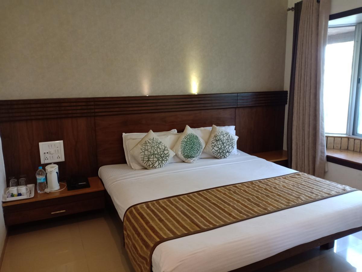Hotel Chandralok Lonavala Exteriör bild