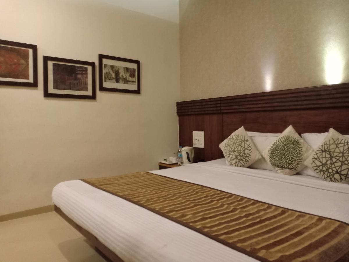 Hotel Chandralok Lonavala Exteriör bild