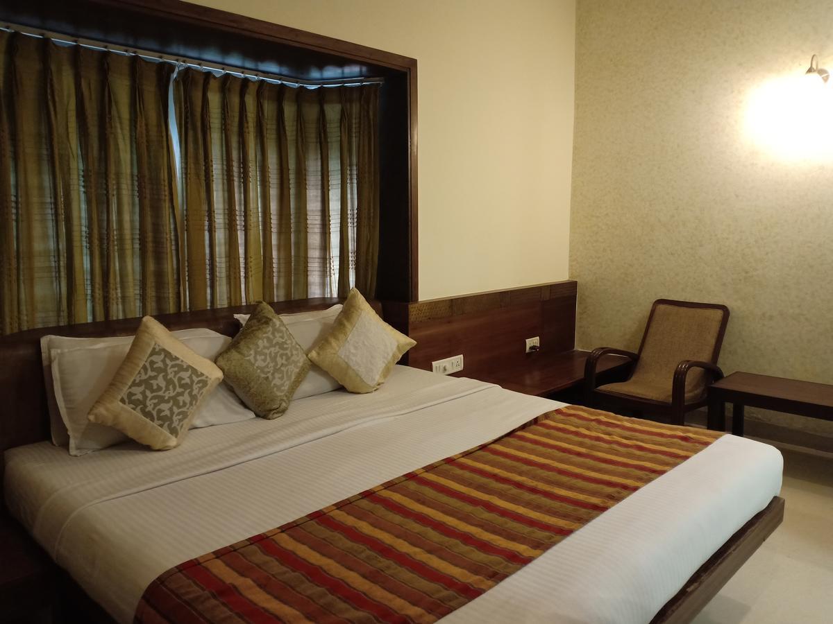 Hotel Chandralok Lonavala Exteriör bild