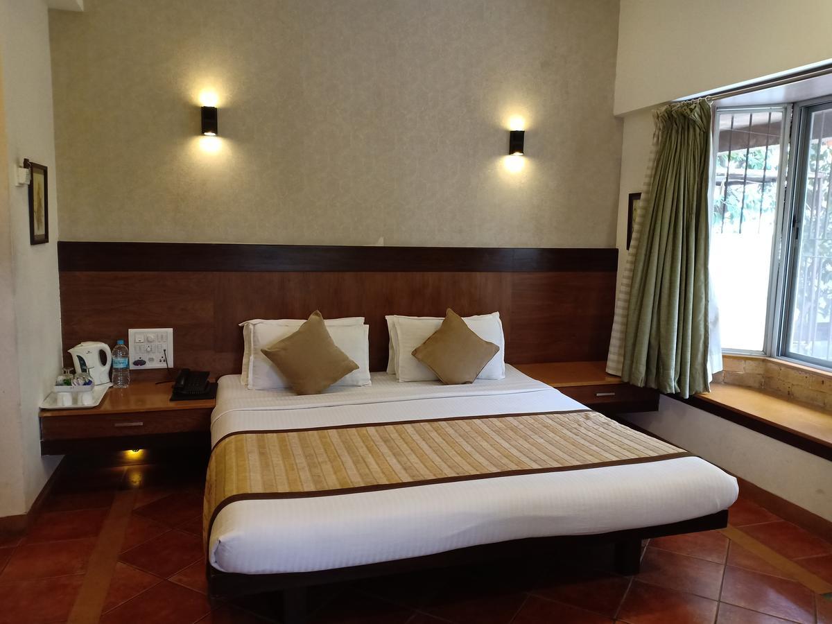 Hotel Chandralok Lonavala Exteriör bild