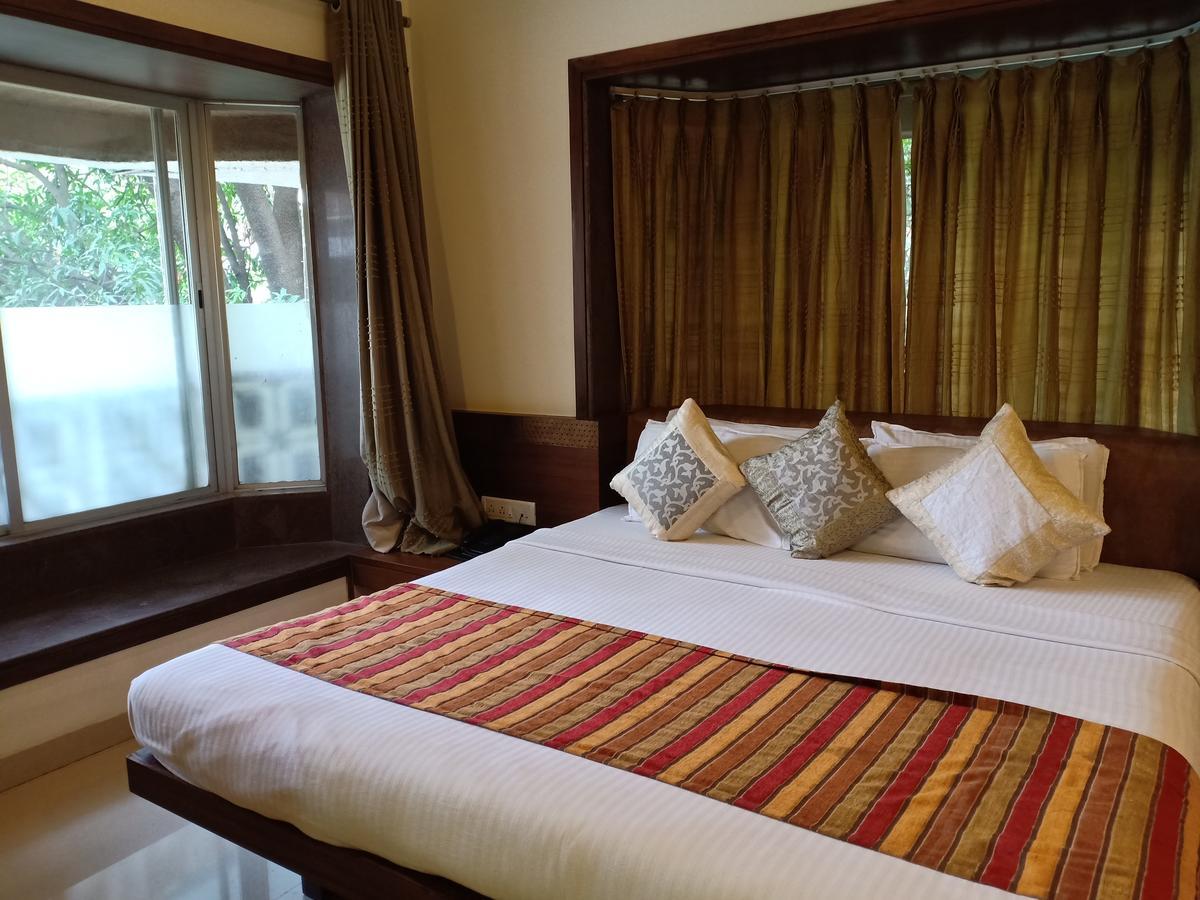 Hotel Chandralok Lonavala Exteriör bild