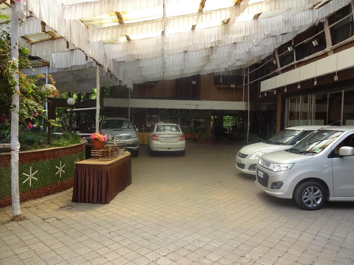 Hotel Chandralok Lonavala Exteriör bild
